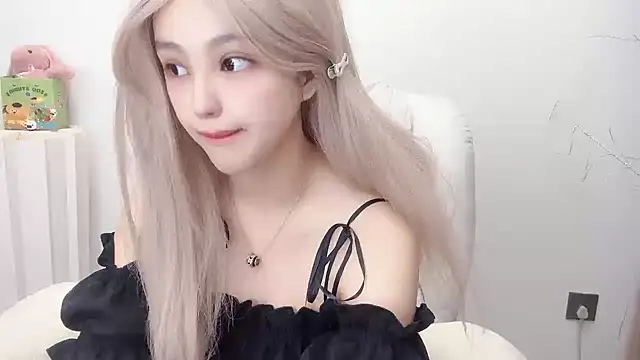 jiangjiang2005 online show from June 17, 2026, 6:42 pm