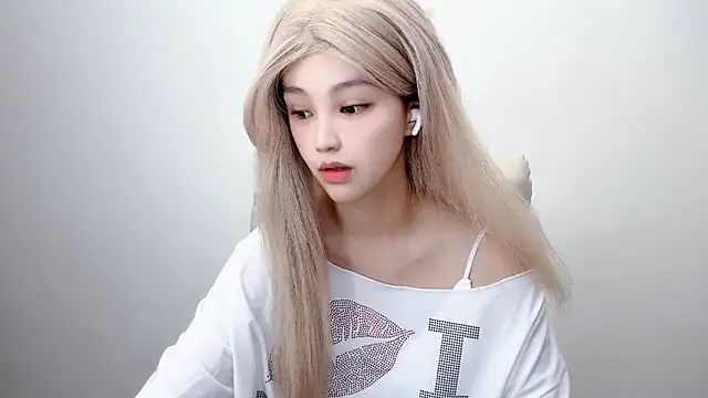 jiangjiang2005 online show from July 18, 2026, 5:28 pm