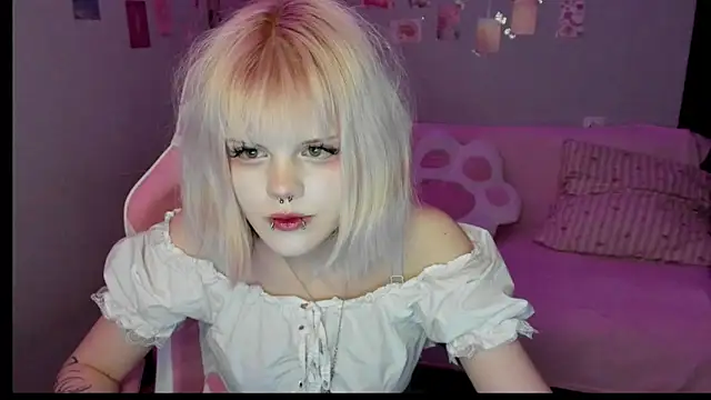 VelvetAlice online show from July 17, 2026, 8:46 pm
