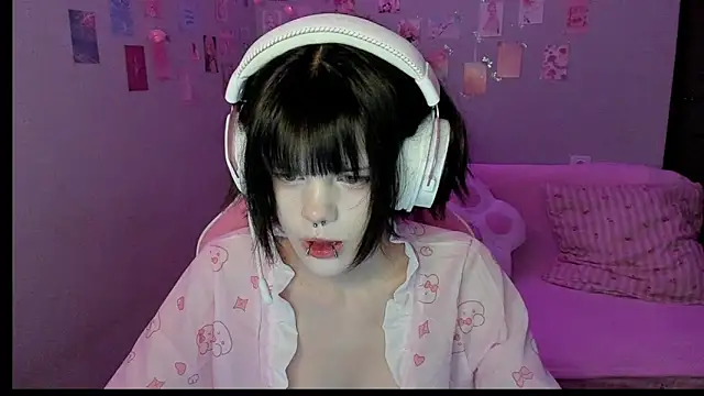VelvetAlice online show from July 23, 2026, 8:18 pm