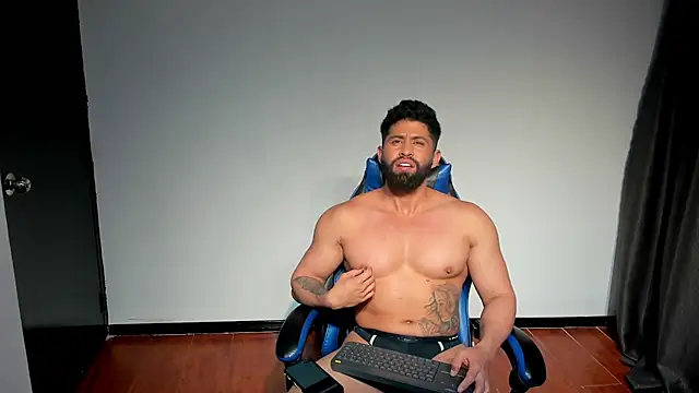 RikyAaron online show from July 17, 2026, 1:56 am