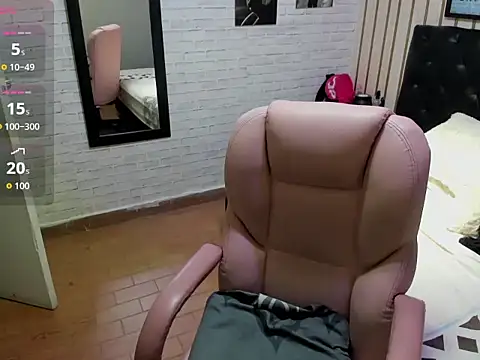 nikki nikoll online show from June 25, 2026, 11:53 pm