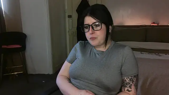 LucyLou31 online show from July 4, 2026, 2:56 pm