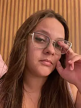Laryssinha 69 online show from July 13, 2026, 11:40 pm
