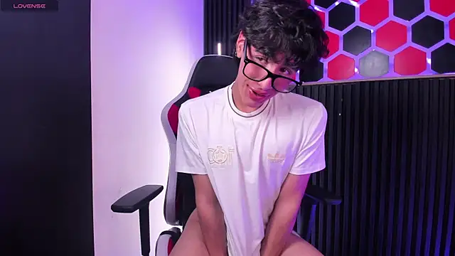 SantyFoxxs online show from June 25, 2026, 3:28 am