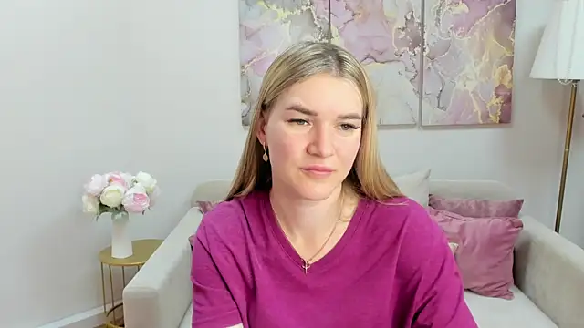 RoxyReignn online show from July 24, 2026, 9:13 pm
