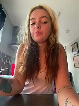 naughtygirl6989 online show from July 11, 2026, 9:12 am