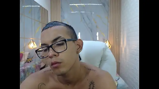 maximiliano hotdevil online show from May 27, 2026, 8:22 am