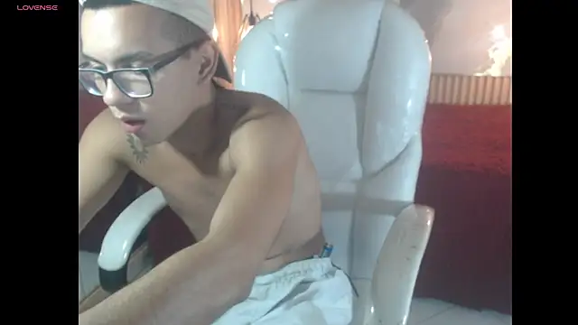 maximiliano hotdevil online show from May 31, 2026, 2:09 am