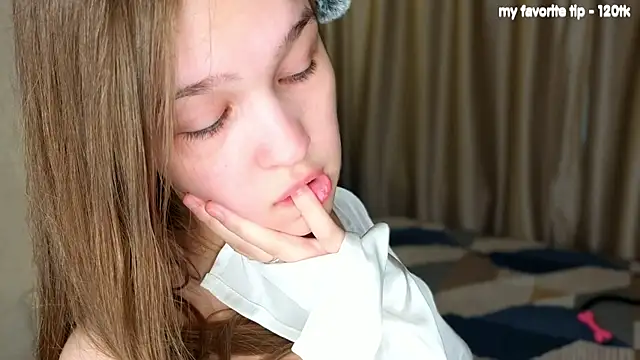 PlayfulMelly online show from June 25, 2026, 5:12 am