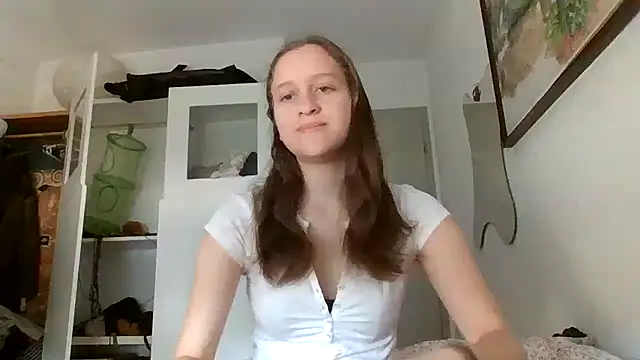 Snapshot of SoftieSophie chatting on June 24, 2026, 6:01 am SoftieSophie online show from June 24, 2026, 6:01 am