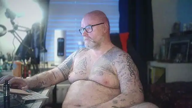 Tattooed Dilf 01 online show from May 25, 2026, 8:59 pm