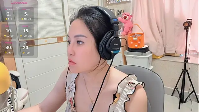 LisaQQQ online show from May 31, 2026, 6:21 am