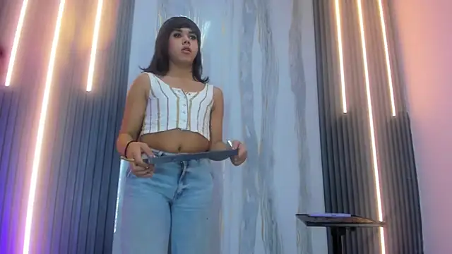 AndreaGiraldo  online show from July 3, 2026, 8:26 pm