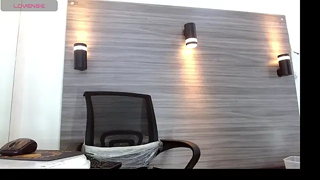 LeleHott01 online show from July 12, 2026, 8:27 am