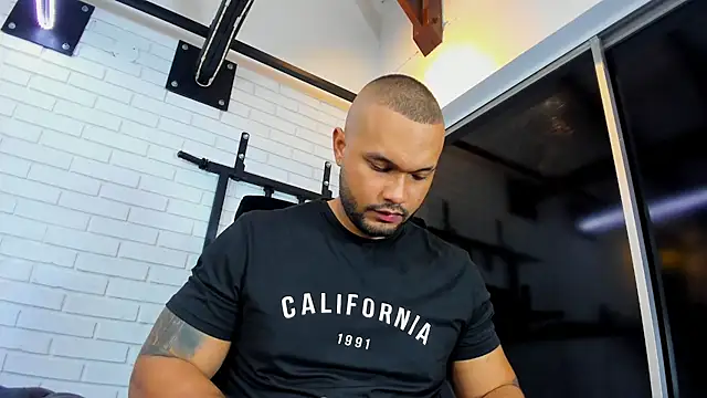 CharlieGrifinX online show from June 16, 2026, 8:00 pm