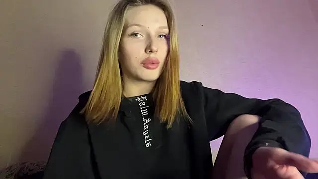 xXMelanieseXx online show from July 17, 2026, 6:24 pm