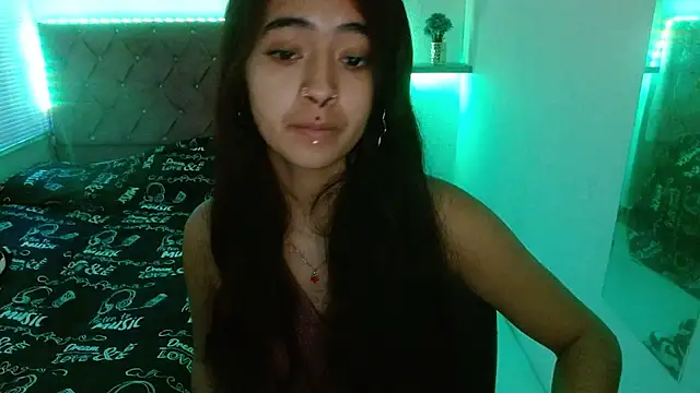 sofiacumgil online show from July 20, 2026, 2:08 pm
