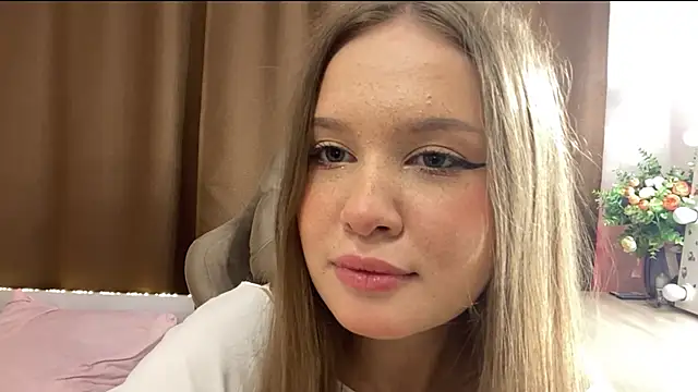 StefiMoon online show from May 28, 2026, 1:08 pm
