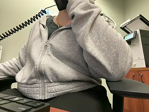 alyssabbygirll online show from July 22, 2026, 2:31 pm