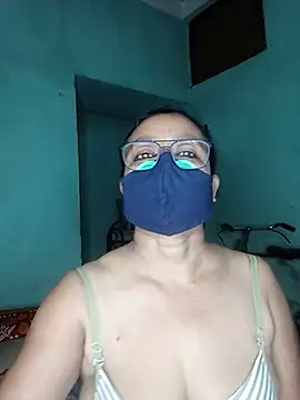 MoonLusty online show from June 25, 2026, 5:12 am