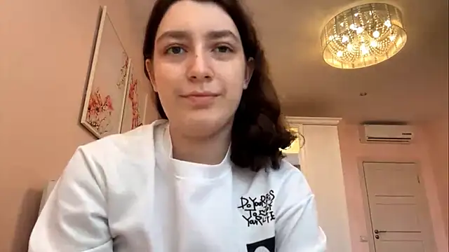MilkySerenya online show from May 28, 2026, 11:51 am