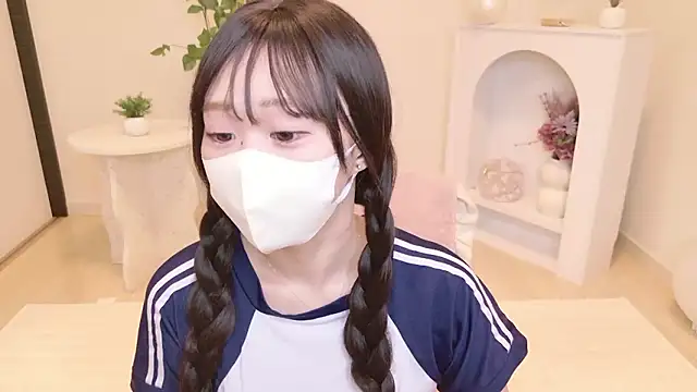 YURInya  online show from June 26, 2026, 1:48 pm