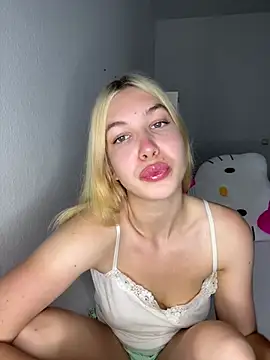 MilaaXOO online show from August 5, 2026, 6:11 pm