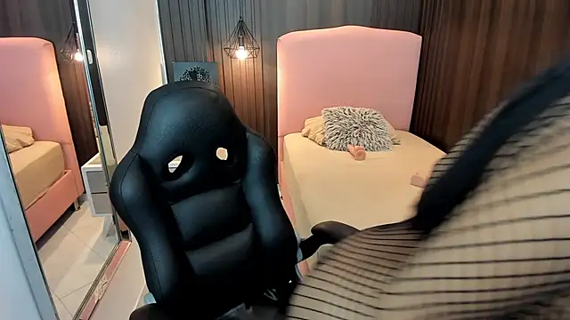 NATYBUNNY1 online show from July 27, 2026, 12:56 pm