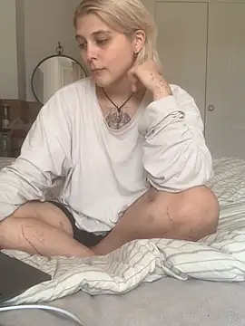 Ella Bloom online show from June 19, 2026, 10:08 am