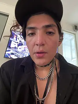Tr3sL3ch3sss online show from July 20, 2026, 7:27 pm