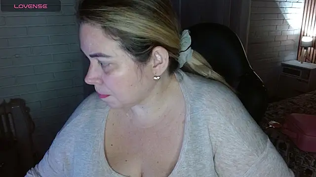 Snapshot of Bella_Savati_1 chatting on May 31, 2026, 11:50 pm Bella Savati 1 online show from May 31, 2026, 11:50 pm