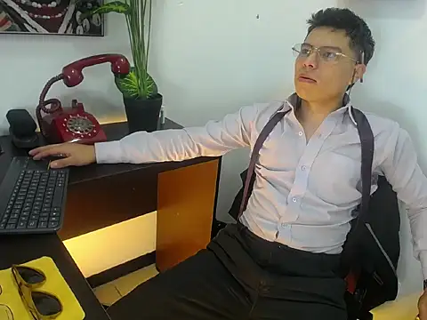 AquilesTaylor online show from July 18, 2026, 12:53 pm