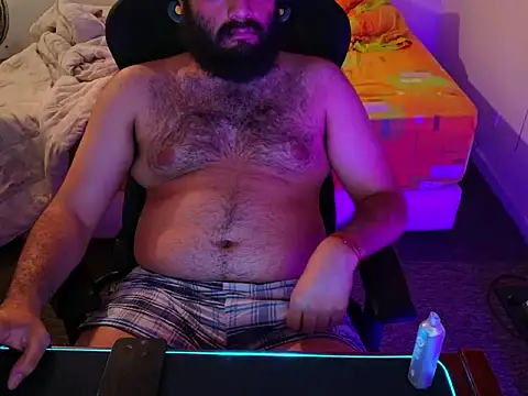 Latinbearhairy online show from June 17, 2026, 5:10 am