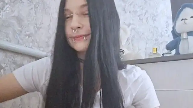 KrissyHiott online show from June 17, 2026, 4:04 am