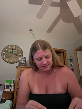 Snapshot of allyanalangell chatting on July 25, 2026, 3:48 am allyanalangell online show from July 25, 2026, 3:48 am