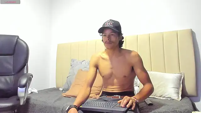 tommyhot7 online show from July 22, 2026, 9:28 pm
