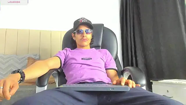 tommyhot7 online show from July 25, 2026, 9:01 pm
