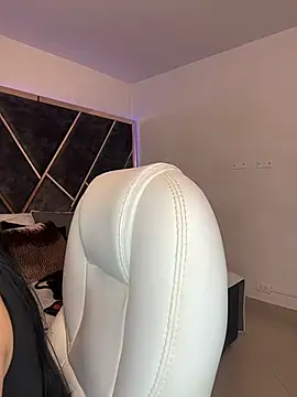 FoxySkye online show from July 14, 2026, 5:01 am