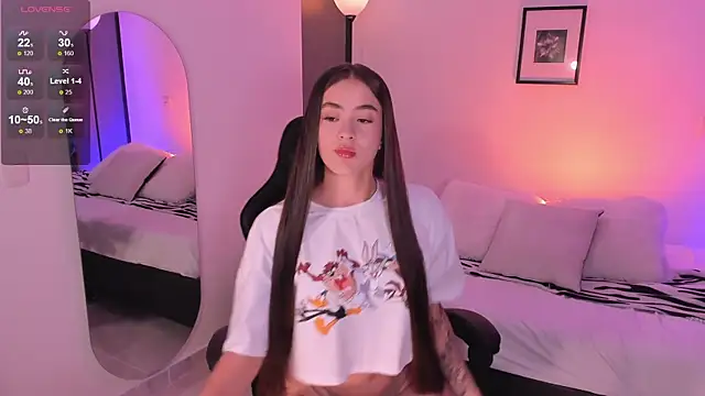 LizzyColins online show from June 15, 2026, 6:32 pm