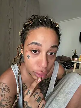 Kira nyxx online show from July 3, 2026, 12:22 pm