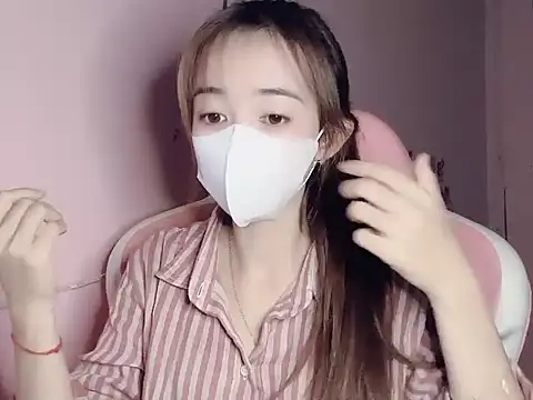 Alee8668 online show from July 19, 2026, 5:49 pm