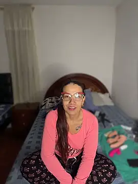 ArielFerrara online show from June 16, 2026, 4:59 am