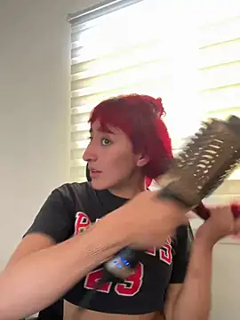 Juliethademon online show from July 27, 2026, 2:02 pm
