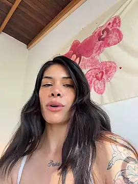 SiennaLuvs online show from July 6, 2026, 1:19 pm