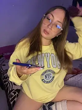 Caamii  online show from August 9, 2026, 4:17 am