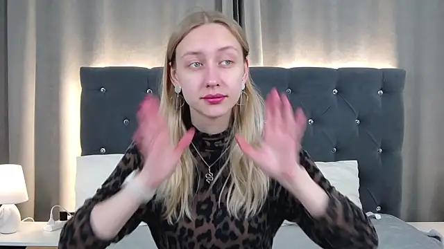 LirienVexx online show from June 19, 2026, 3:33 am