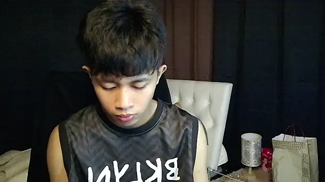 Hottwink09 online show from July 28, 2026, 2:13 pm