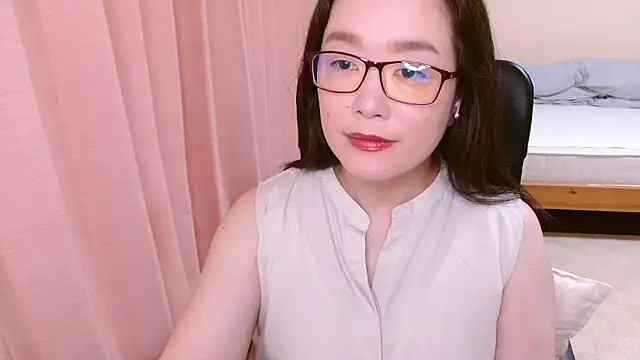 LENA-xo online show from July 26, 2026, 6:21 am
