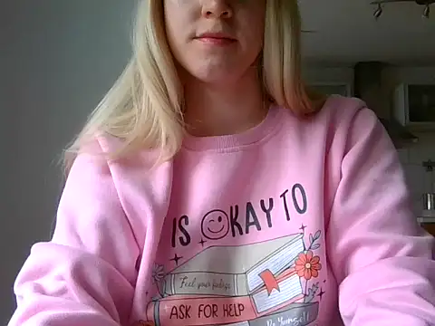 xyviviana online show from June 7, 2026, 11:58 am